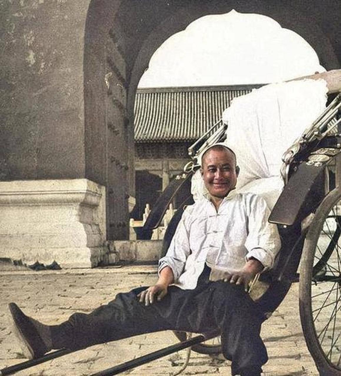 " 1931年,一张拉黄包车的照片登在报纸上,轰动北京!