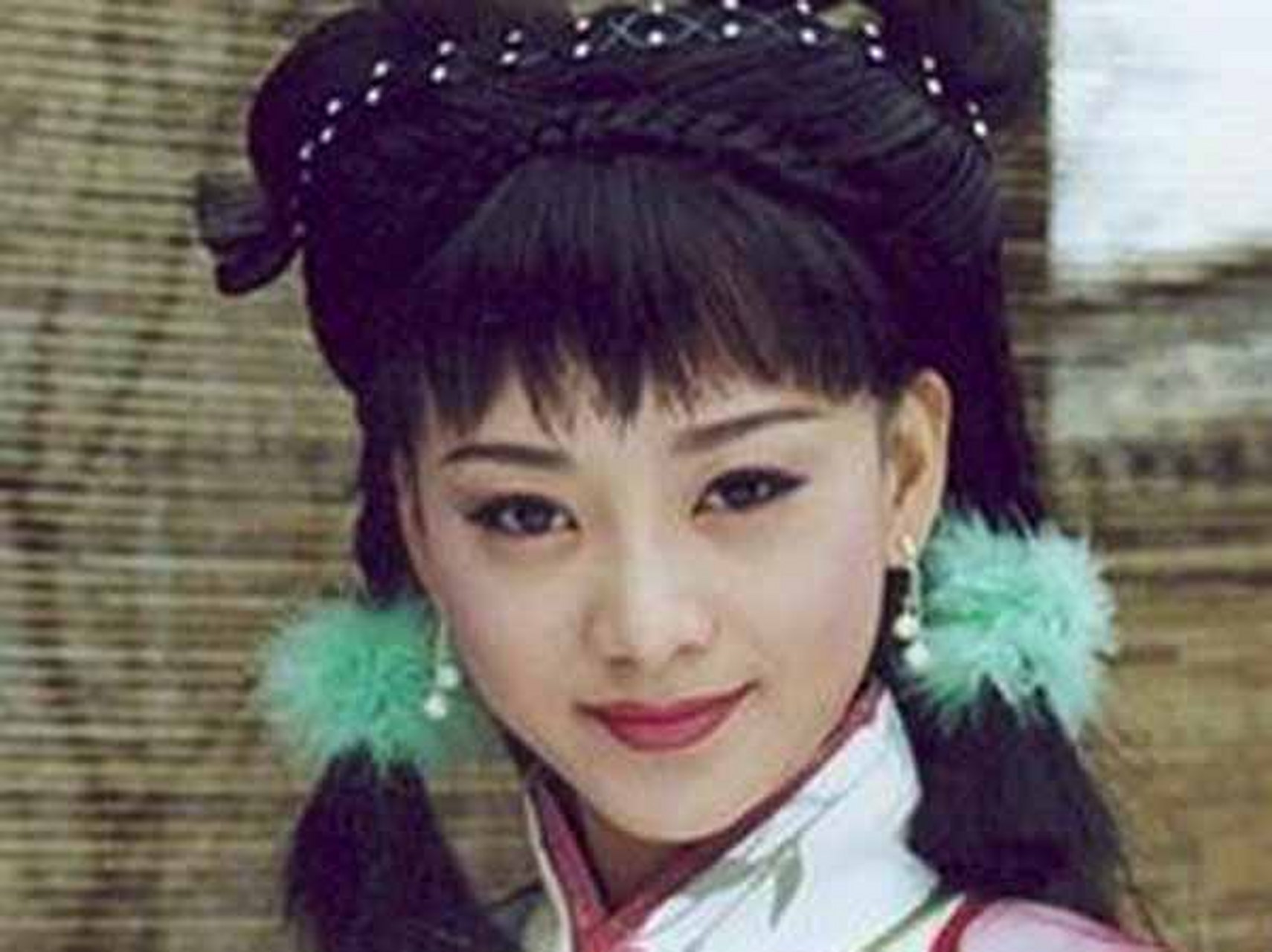 岳灵珊为什么会喜欢上林平之?  因为岳灵珊从小生活在华山派.