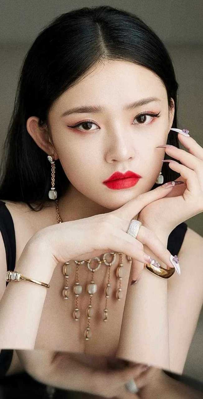 林允职业生涯中发生了一件最重要的事情,还挺有意思的 是拍美人鱼,在