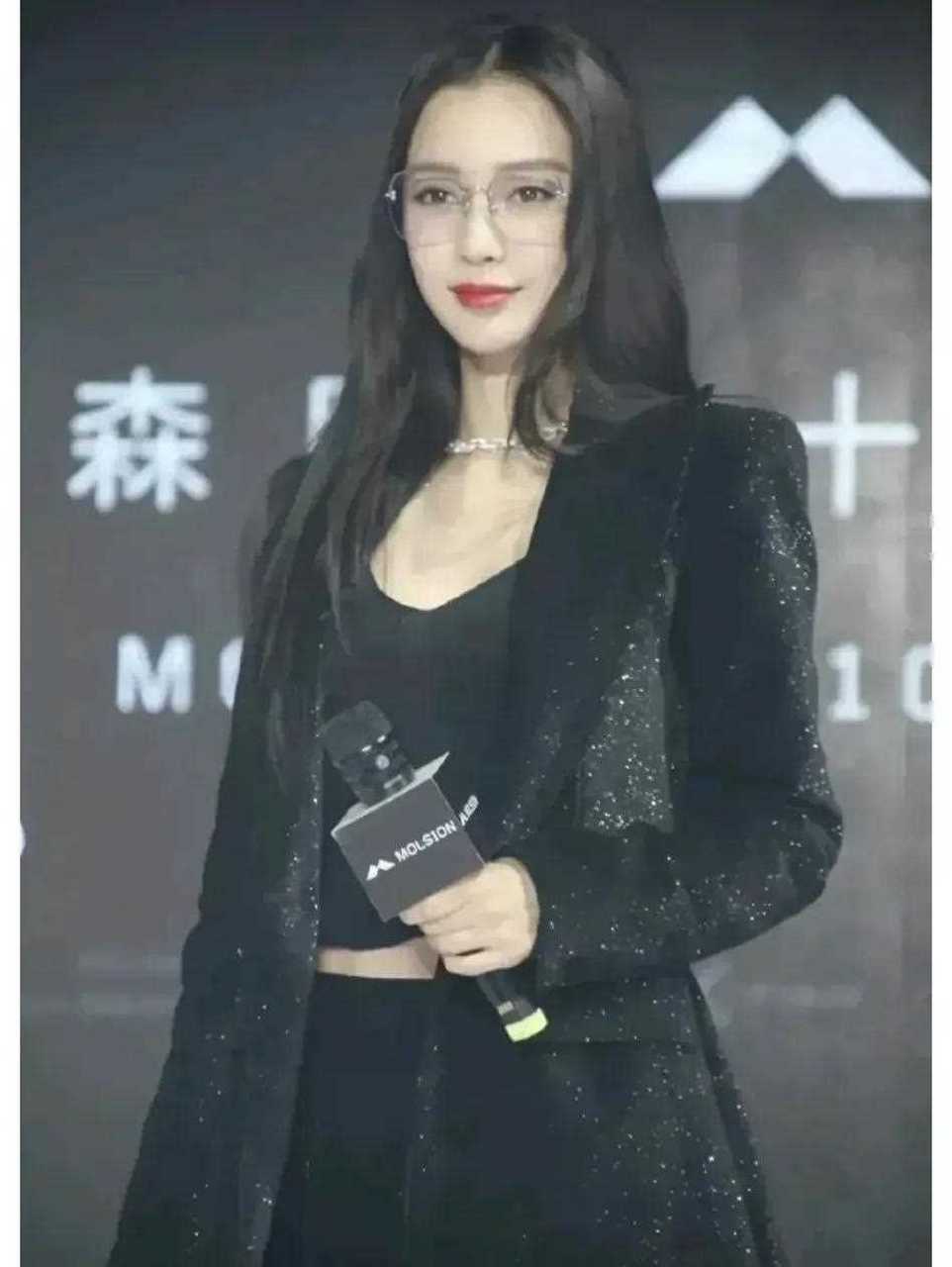 戴眼镜的美女姐姐 angelababy[哼]