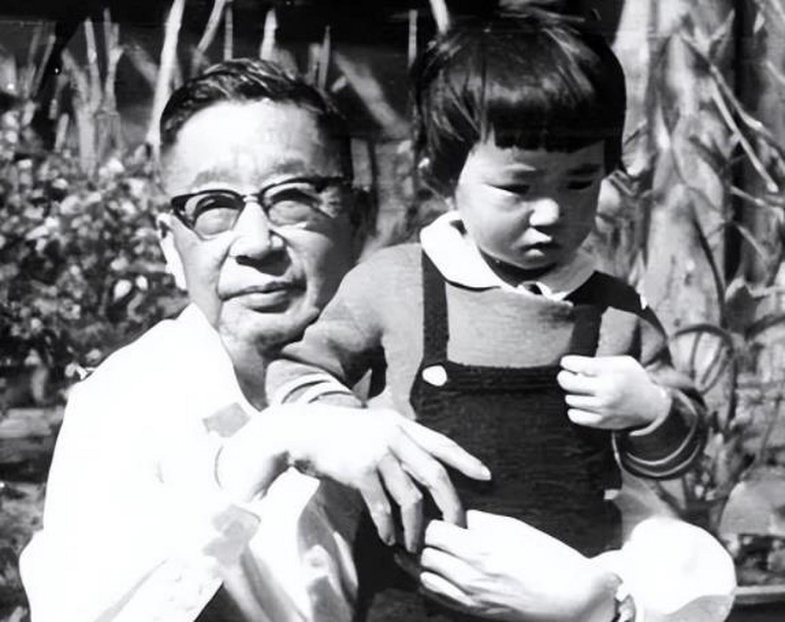 1966年,老舍为什么选择自杀?又为什么选择跳湖这种方式?