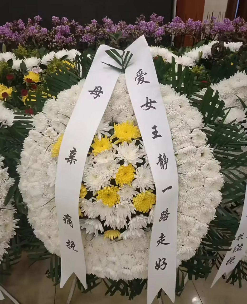 "人间失去了一位才华横溢,受众喜爱的著名主持人,王静小姐因癌症不幸