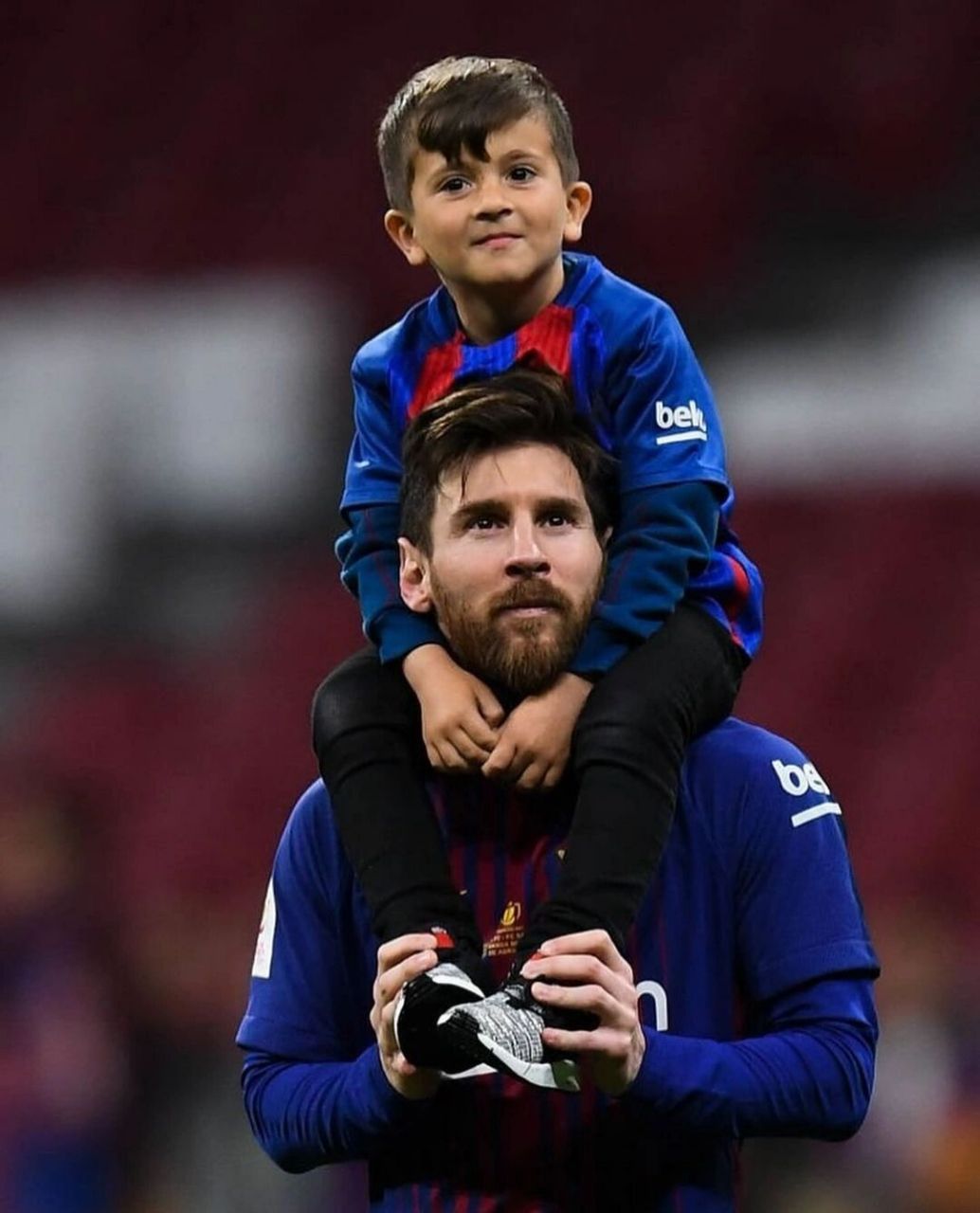 太可爱了吧  我是梅西,这是我和我的大儿子蒂亚戈的一段对话.