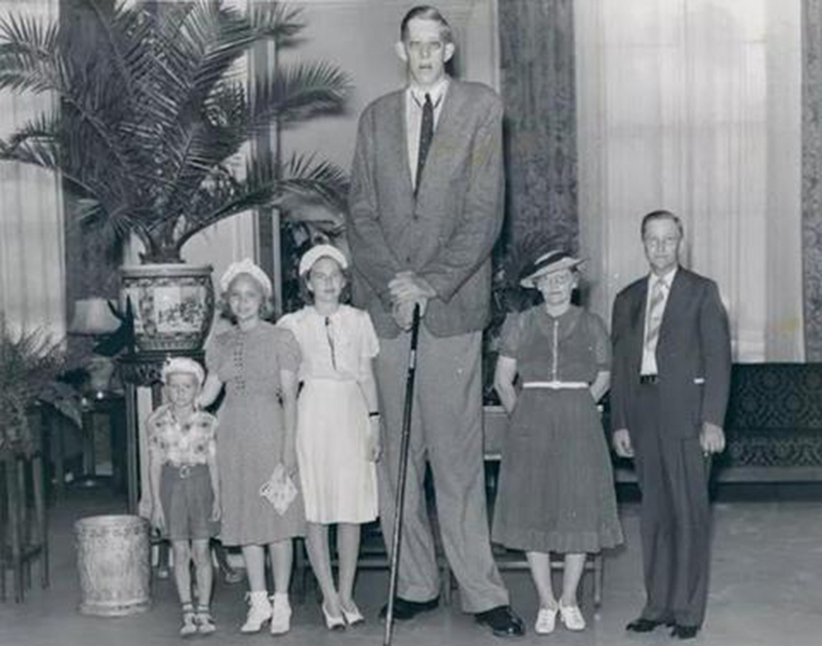 被誉为世界第一巨人的罗伯特·潘兴·瓦德罗,身高足足有2.