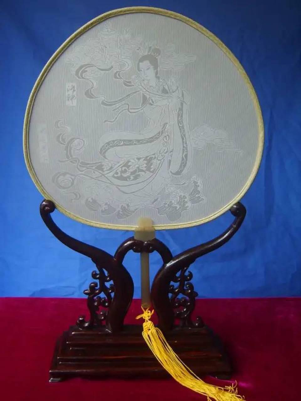 国家级非物质文化遗产龚扇发源地在四川省自贡市,产于清朝同治年间,因