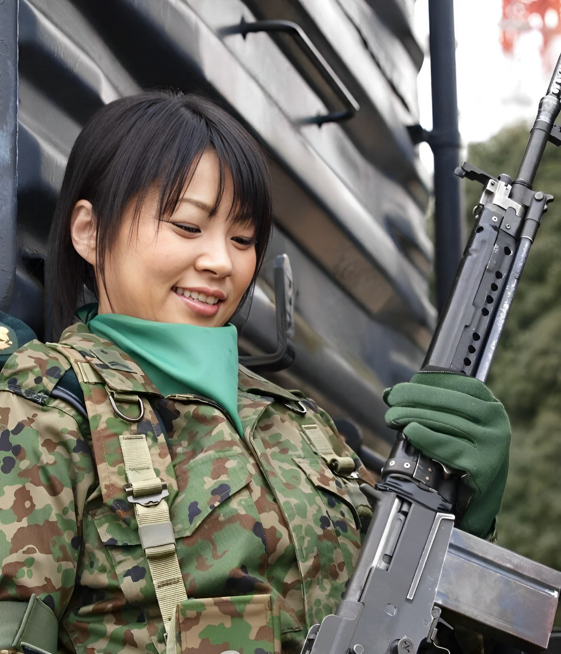 日本女兵的整体造型还是很在线的.