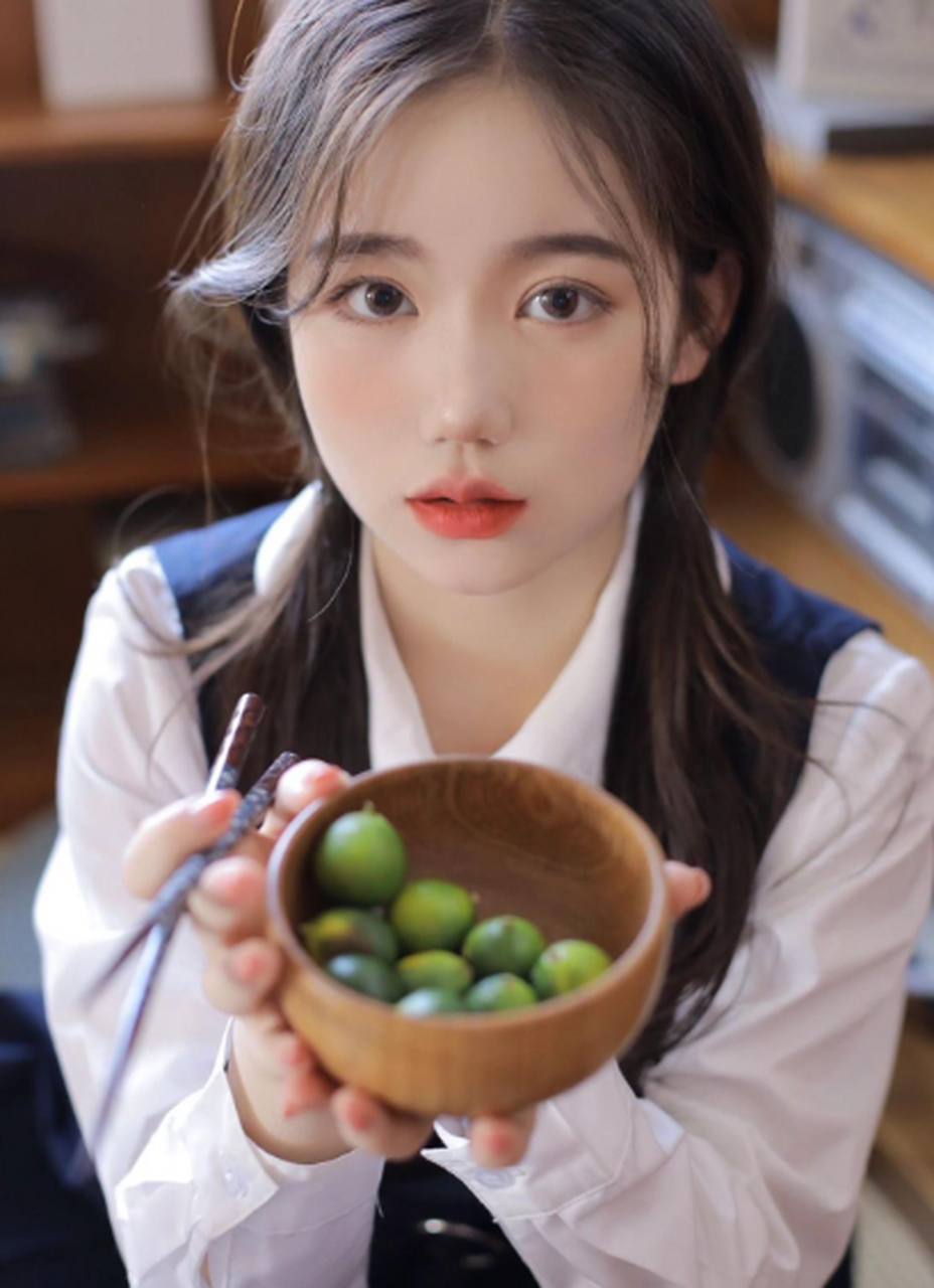 日系jk少女居家写真～ 96jk制服和双马尾搭配在一起,清纯的女大学生