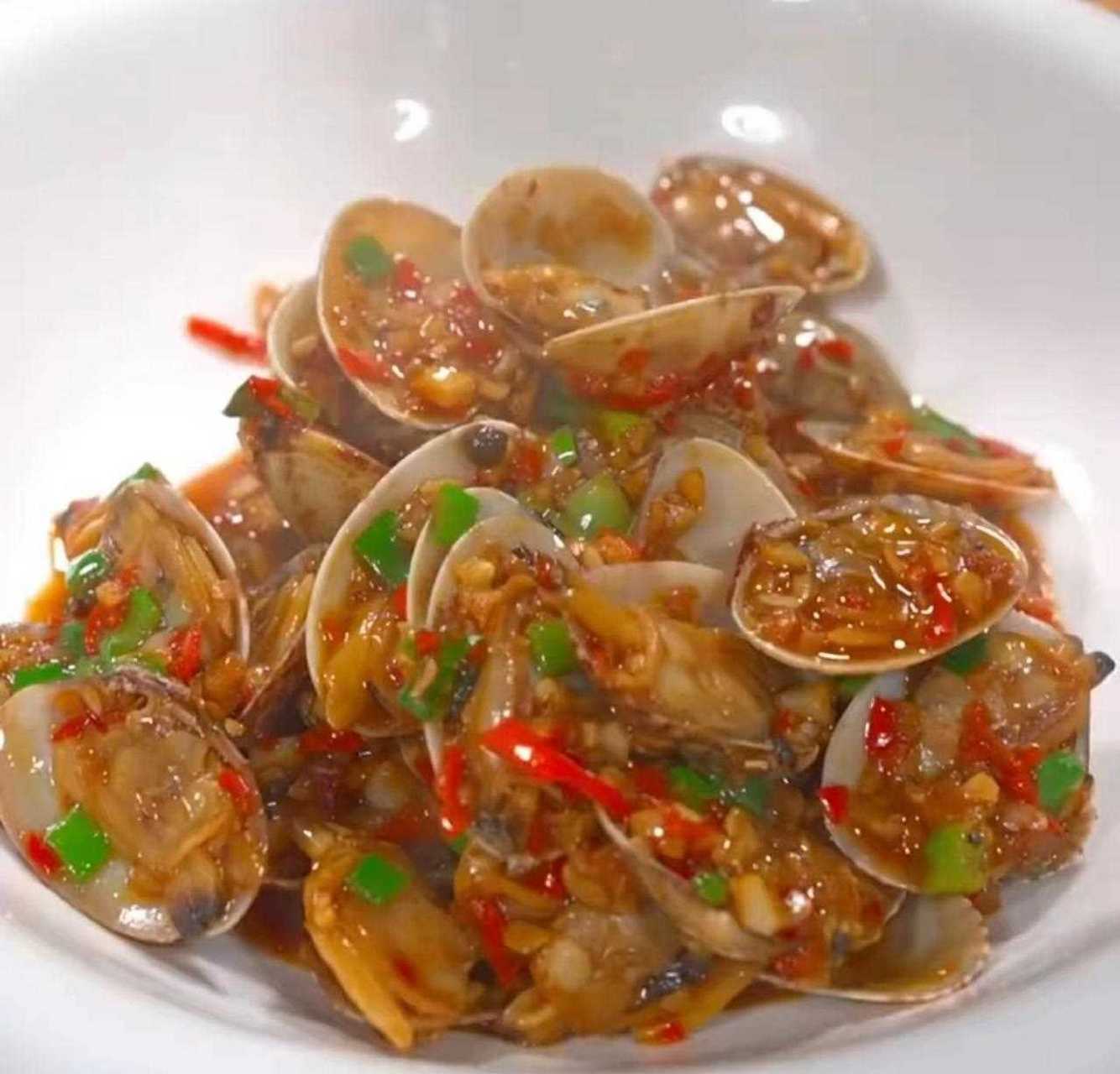 炒出的花甲麻辣鲜香,肉质肥美,吃一口就上瘾!