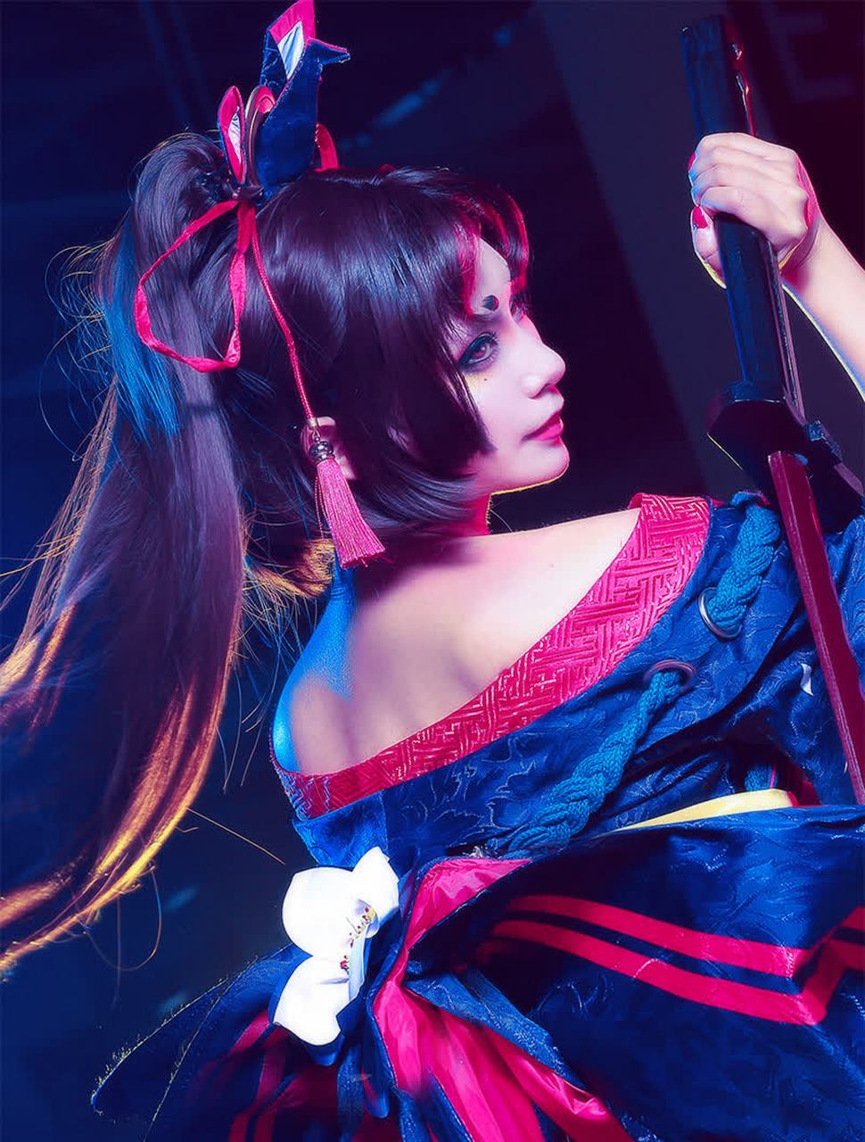 cos show#《阴阳师》ssr式神角色"瑶剑公主"cos亮相漫展.