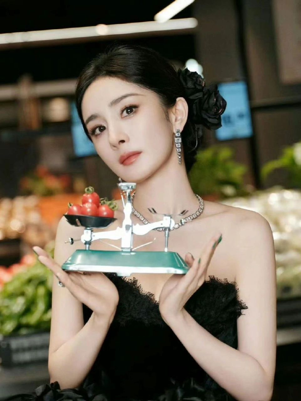 杨幂的大外双变了  突然发现 幂姐双眼皮不一样了 怎么肥事啊 是我