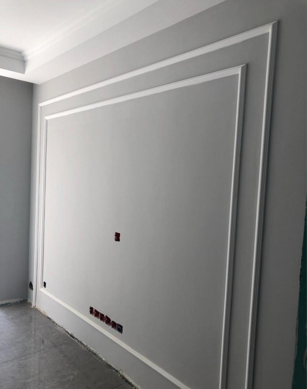 石膏线条做的客厅电视背景墙简约又好看,很是满意和喜欢,而且造价非常