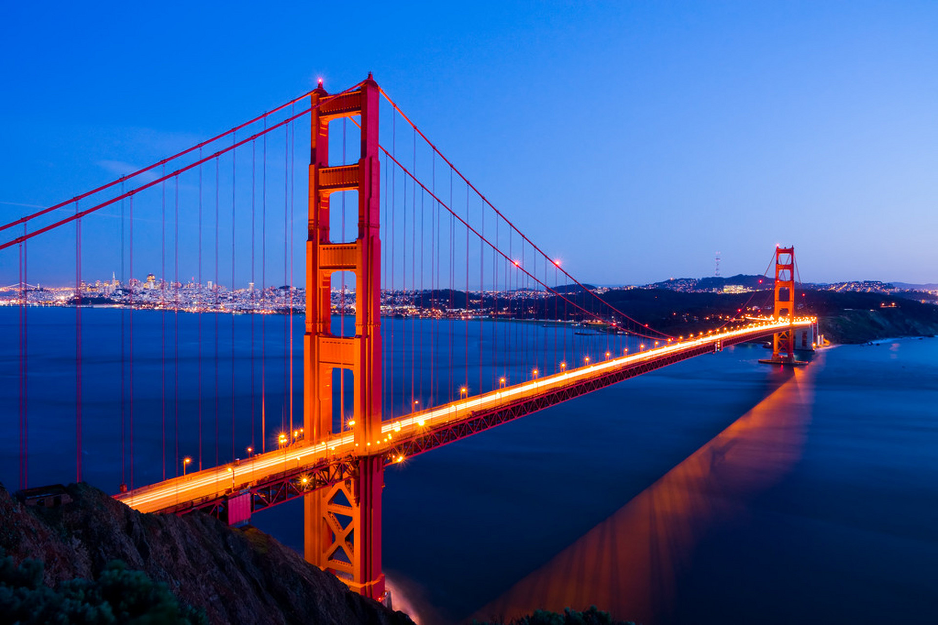 【世界名桥之金门大桥】  金门大桥,位于美国金门海峡之上,连接旧金山