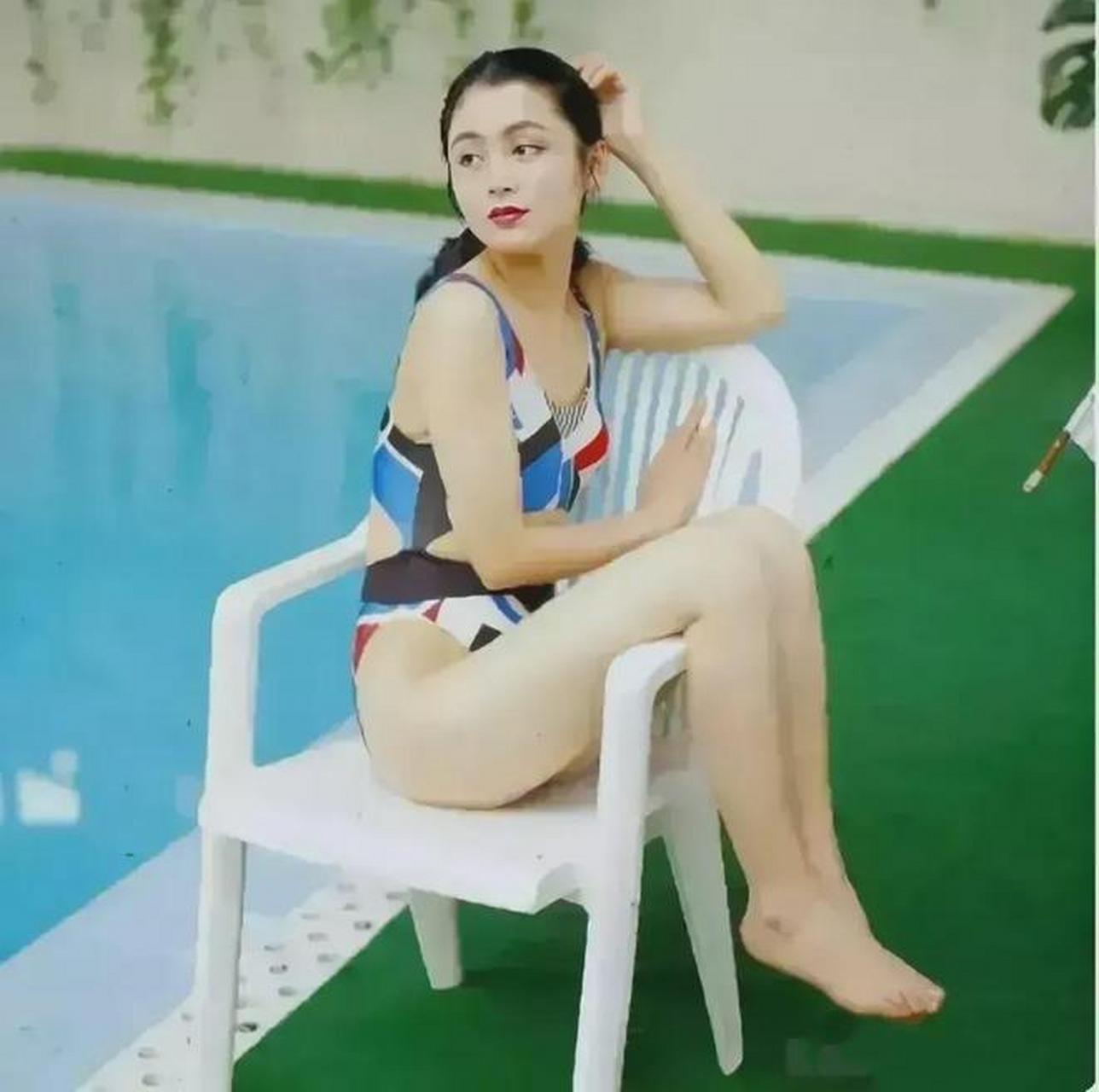 陈红年轻时的泳装照,让人惊艳.