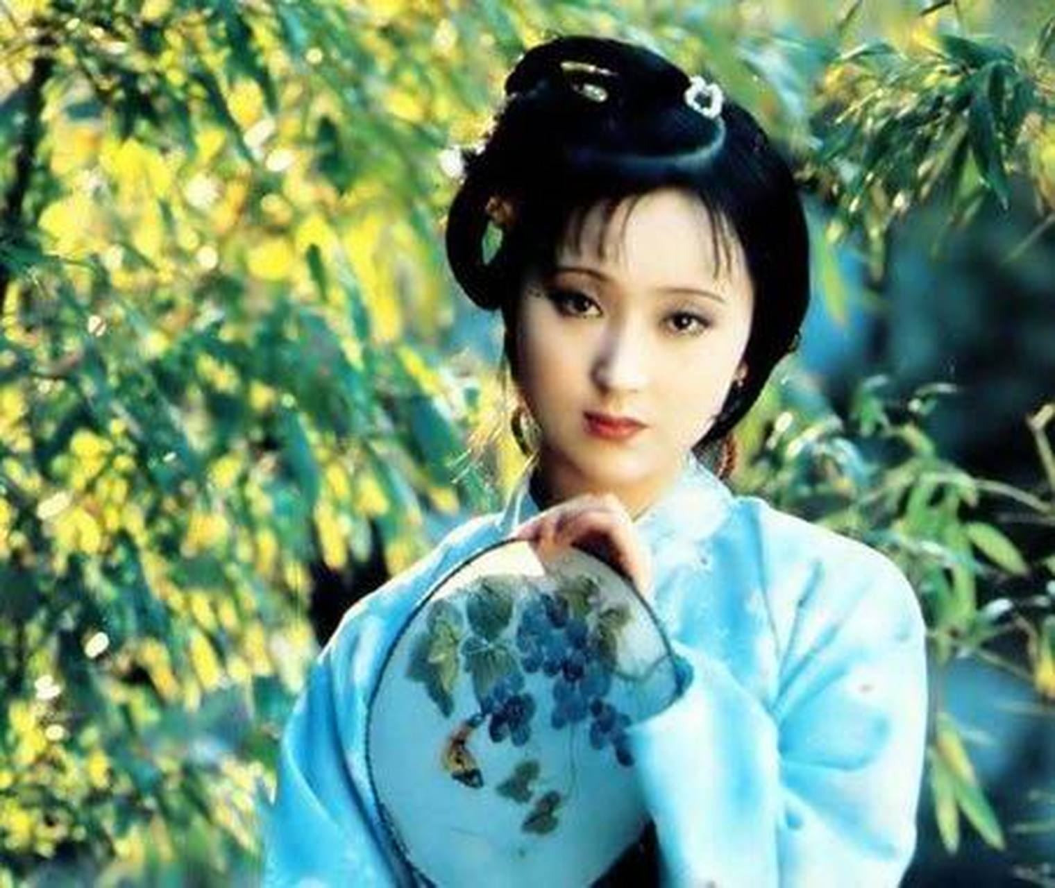 林黛玉的名字中,黛,是指青黑色.