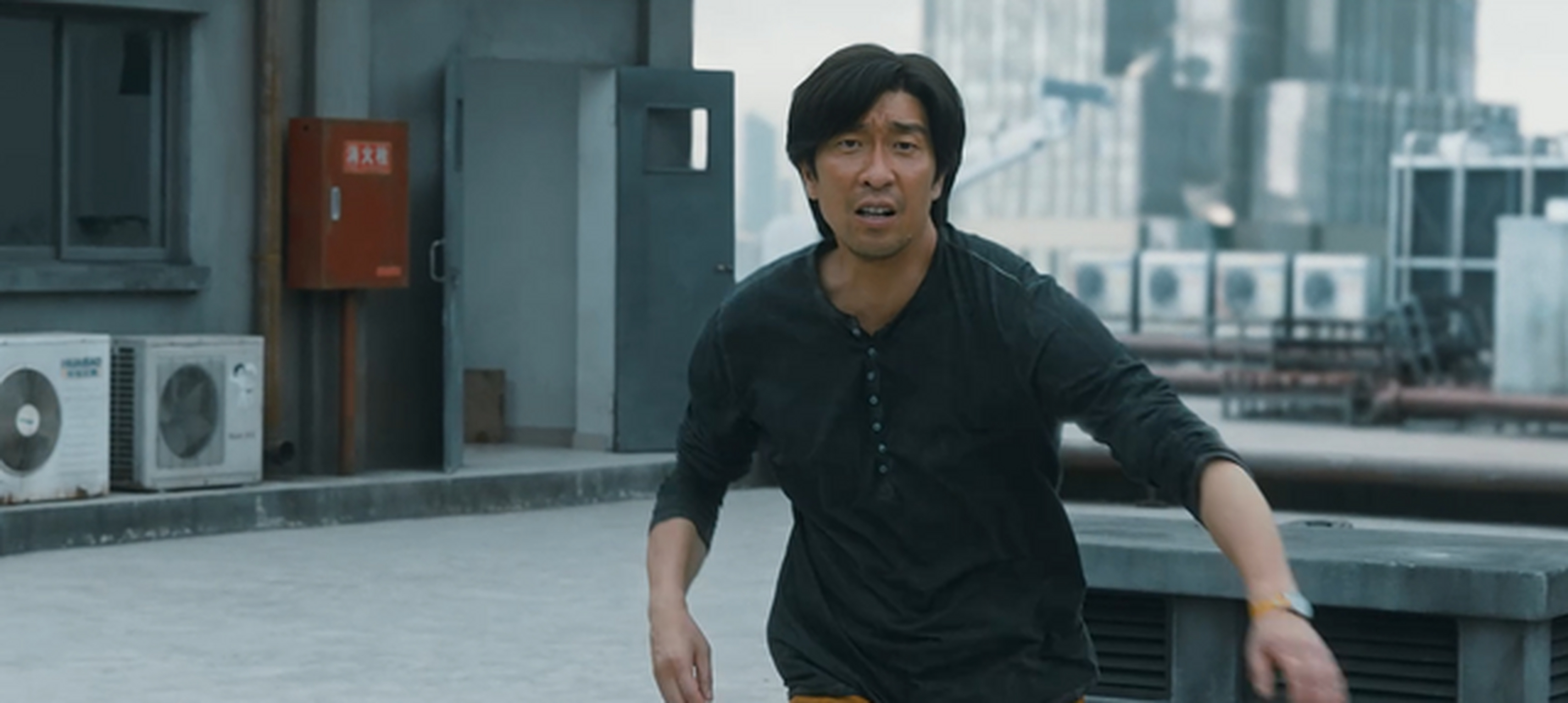 作为《在劫难逃》的两大主演王千源和鹿晗吸引了大量的目光,鹿晗算是