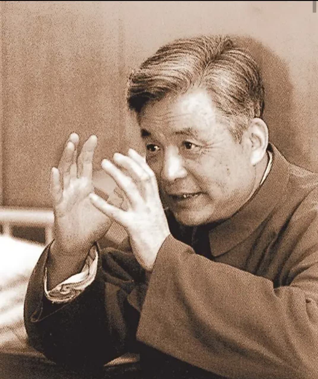 邓稼先在一次实验中受到核辐射,患上了直肠癌. 不幸的是