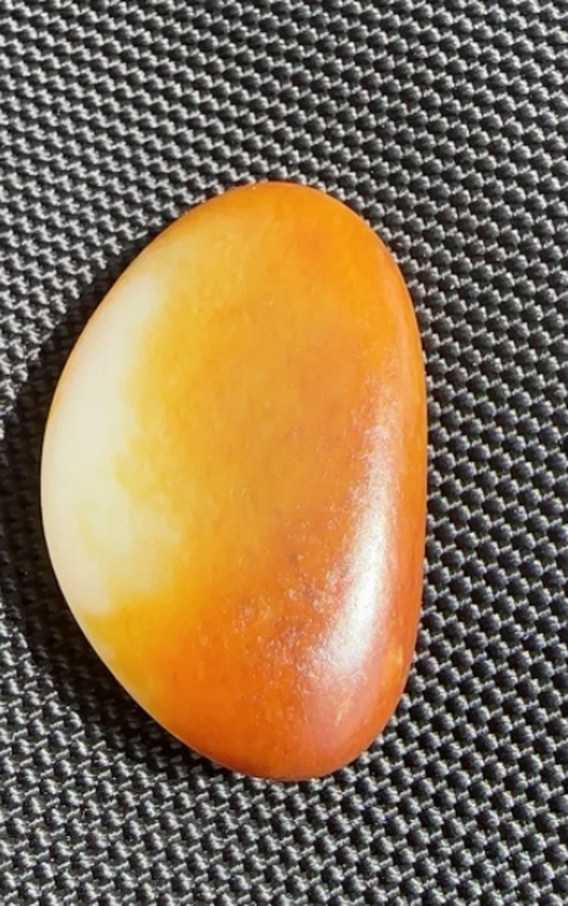 点击头像看直播##和田玉#玛丽艳 红皮白肉 小吊坠 一枚 籽型完整 无