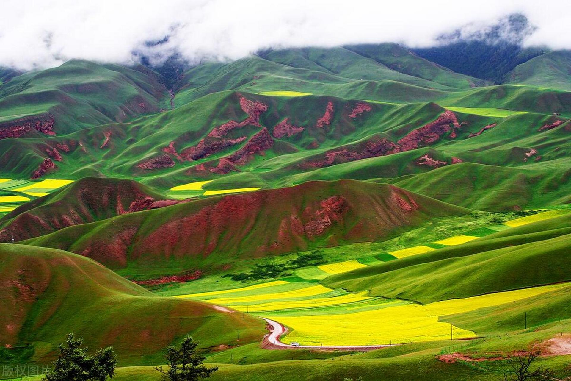 祁连县在青海以风光险峻为著称,卓尔山在祁连风光中又以奇险旖旎最有