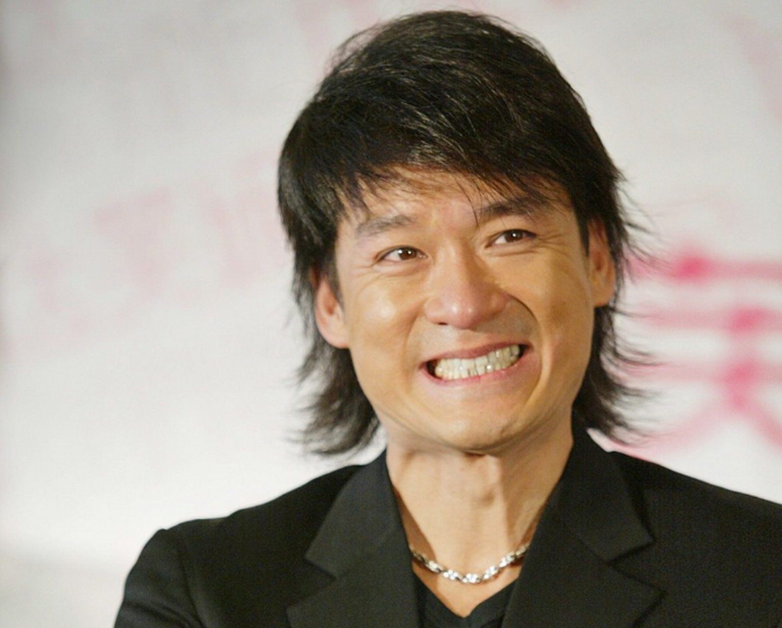 春晚彩排上,音乐界顶流巨星周华健,亲切的跟殷秀梅问好:"殷姐好.