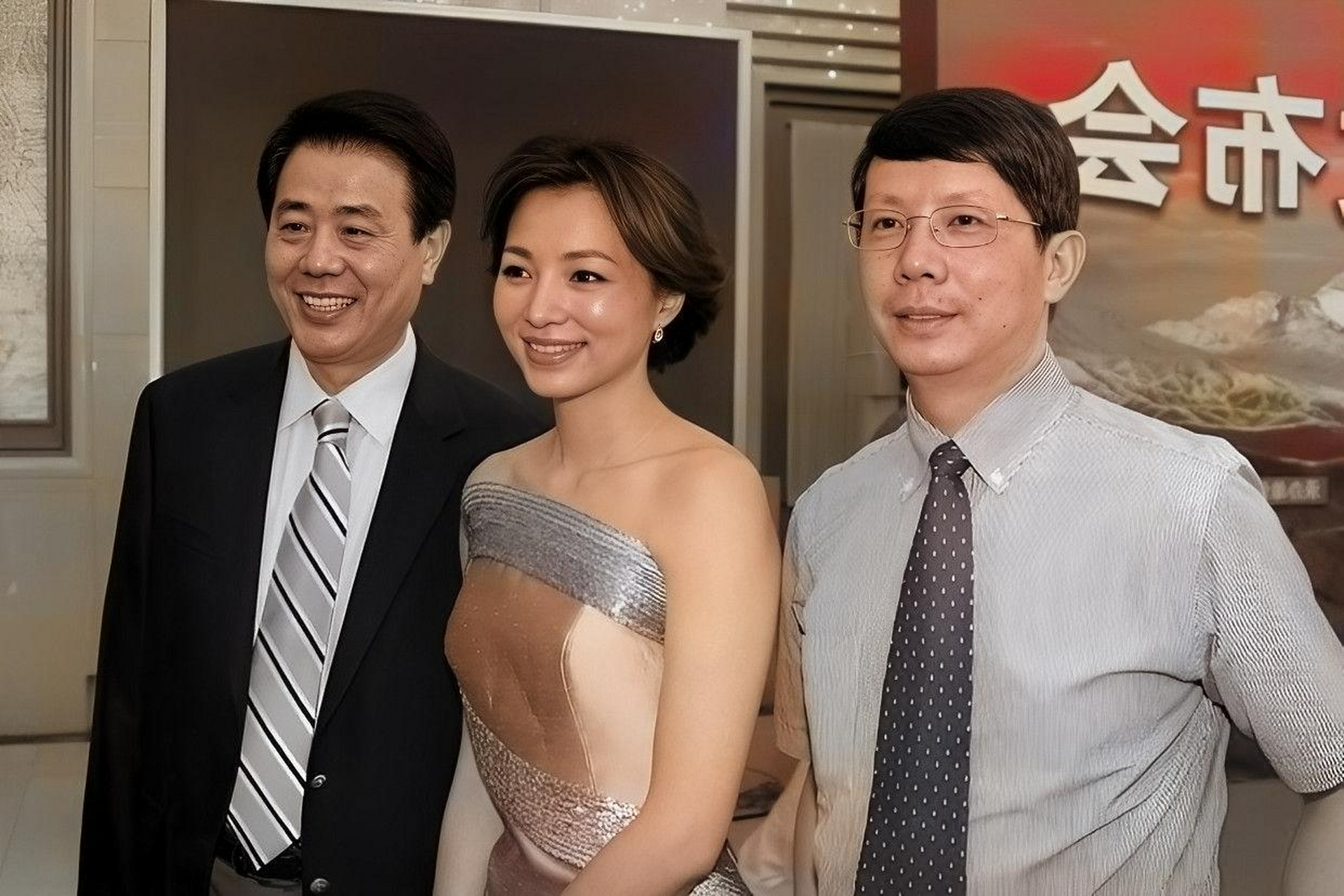 我是被董卿抛弃的男人还没等程前伤心过来,董卿怀上了富商密春雷的