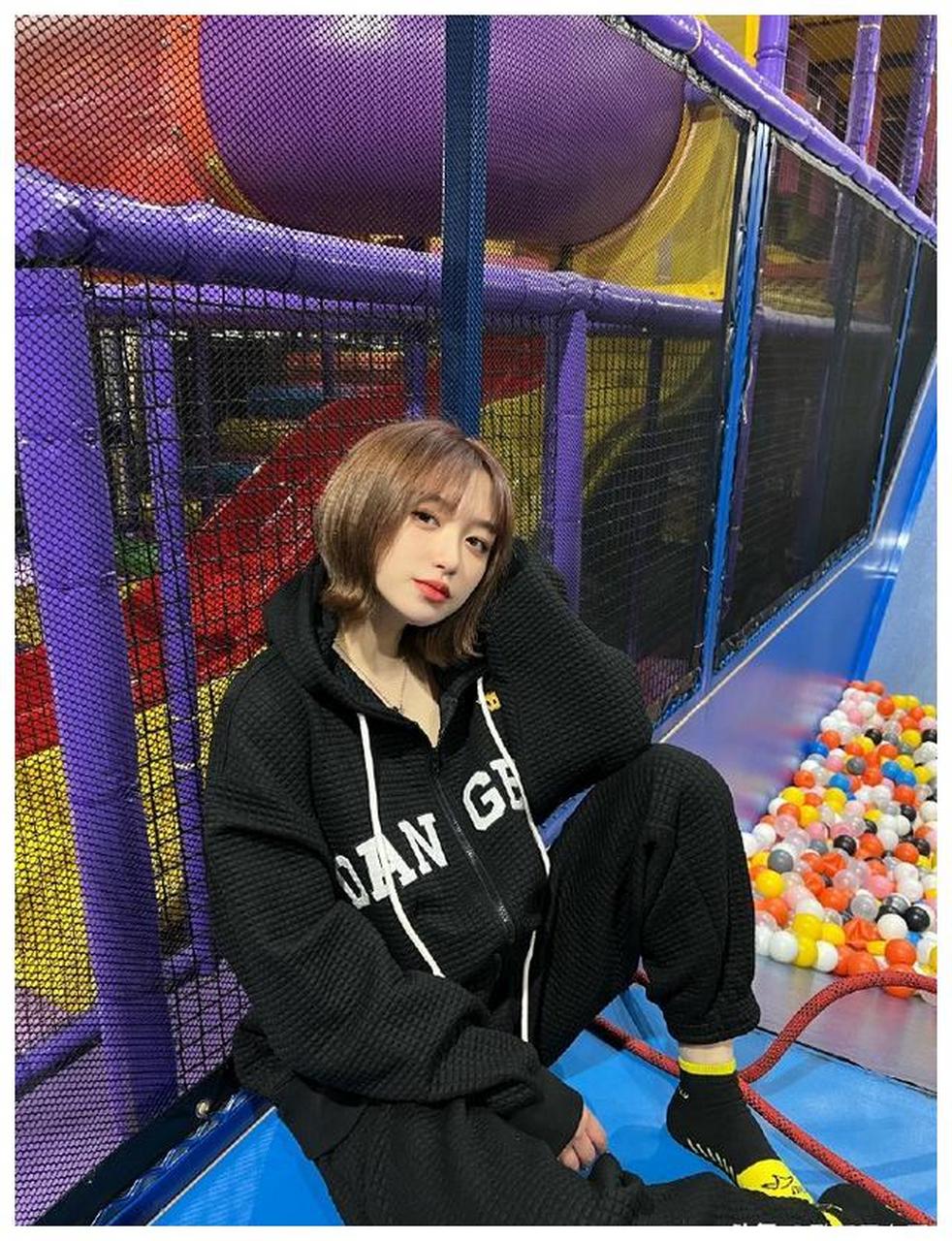 日本黑怕女孩吉田凜音美女小姐姐迷人美照欣赏,好美啊