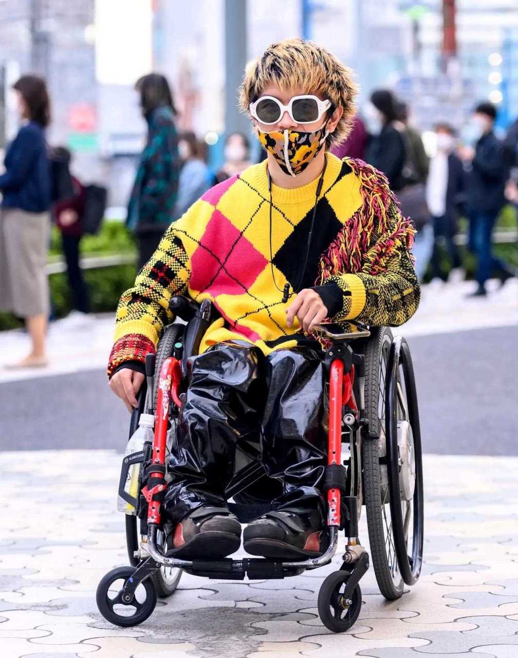 日本轮椅时尚博主 keita tokunaga 徳永啓太,1987 年出生于爱媛县,因