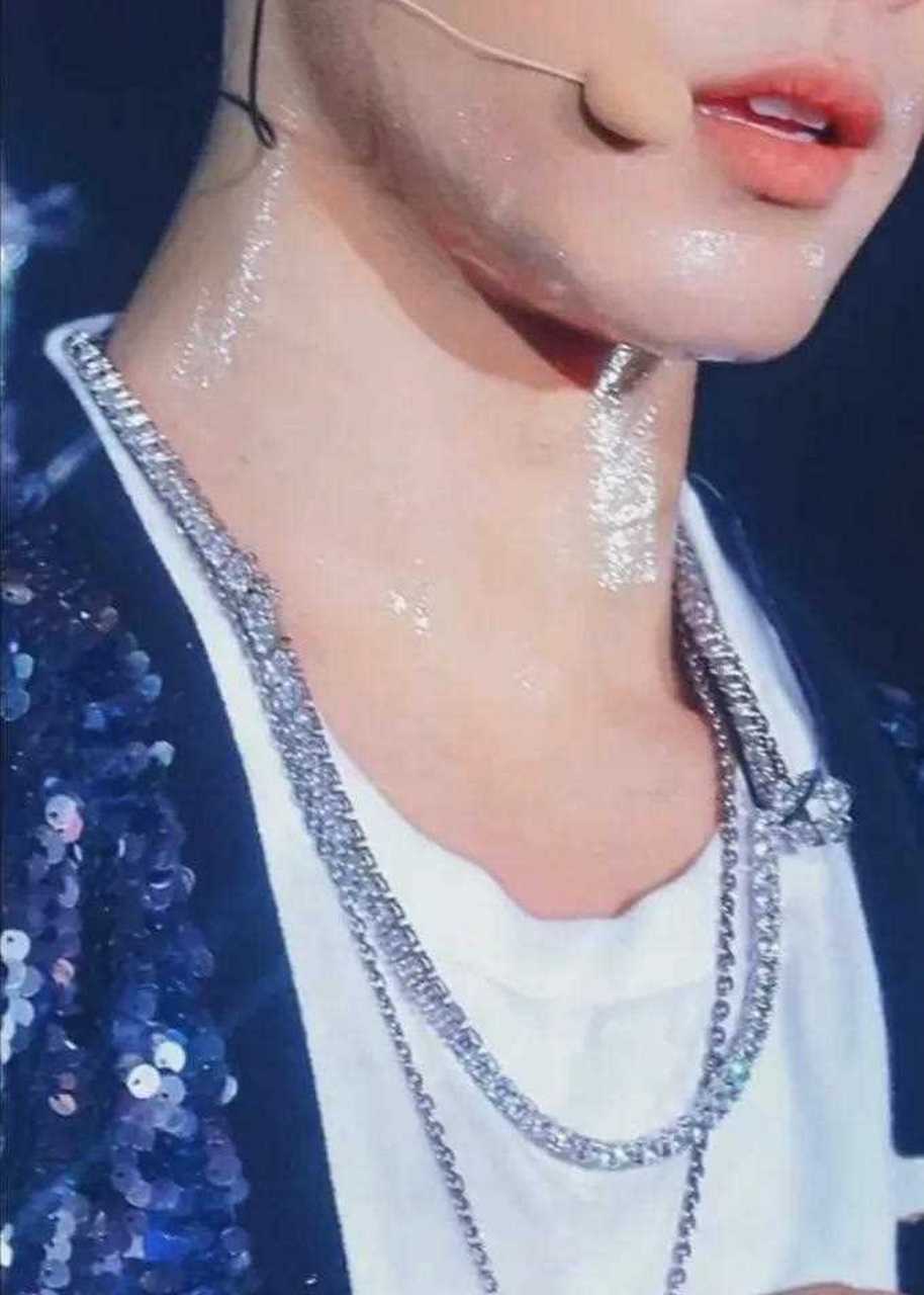 别人流汗是脱妆,肖战流汗是高光