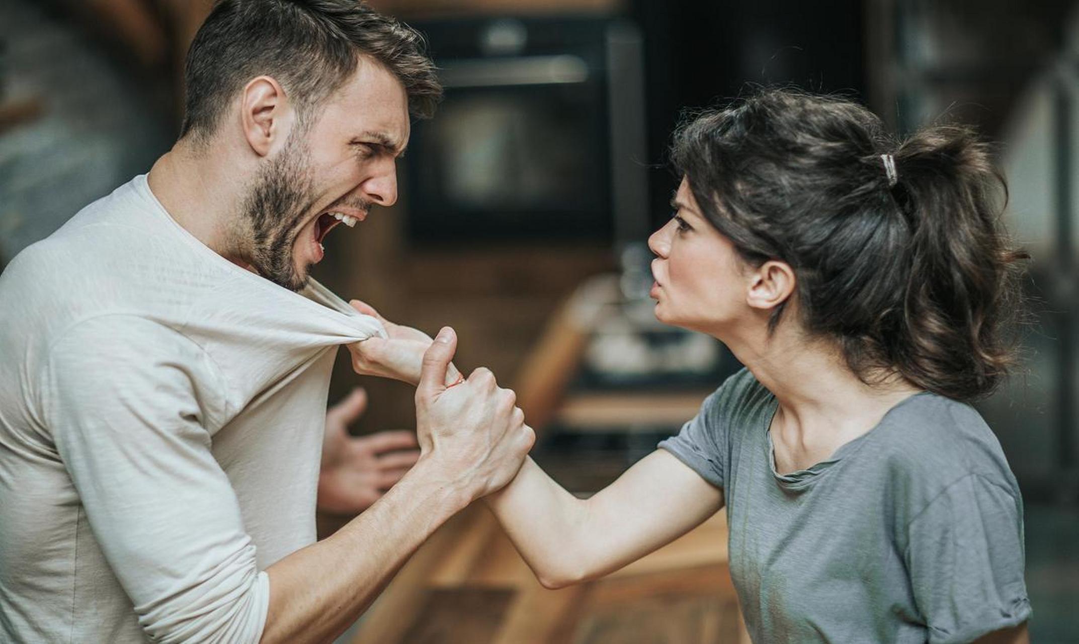 翻旧账是不信任对方,而恰好,信任是维系夫妻关系的基石,一旦它根基不