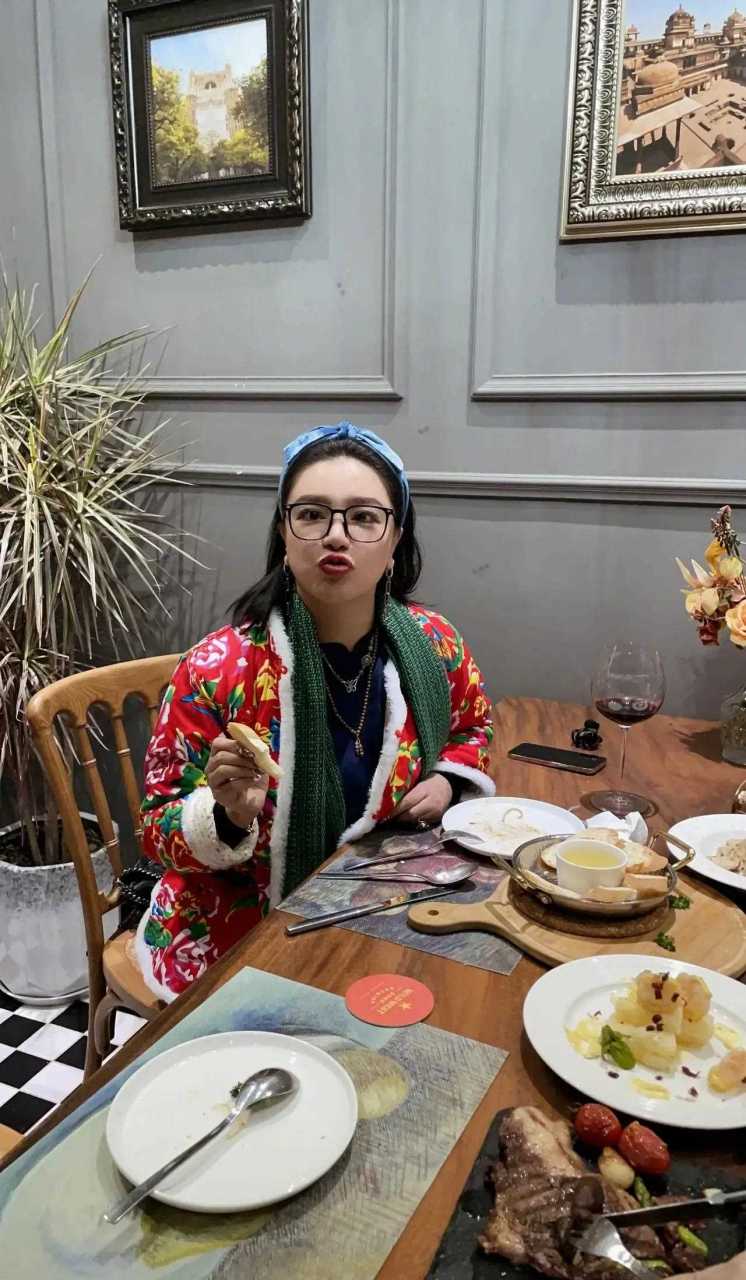 江映蓉近照曝光,2月1日是她的生日,1988年的35岁还是一个人,虽然看着