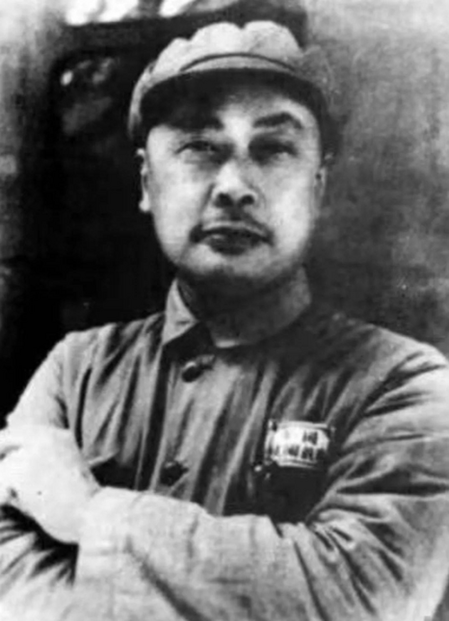 关于粟裕和陈毅的关系,坊间流传着许多不实的闲话.