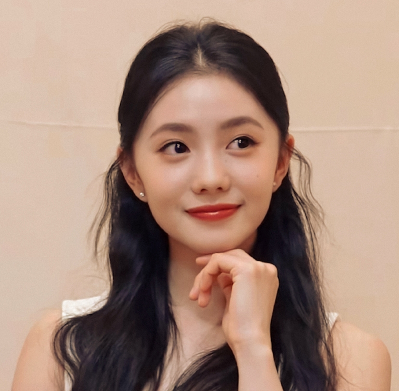 颜如渥丹,螓首蛾眉的#刘浩存# 清纯甜美,眼神拉丝,冰清玉洁,秋水伊人.