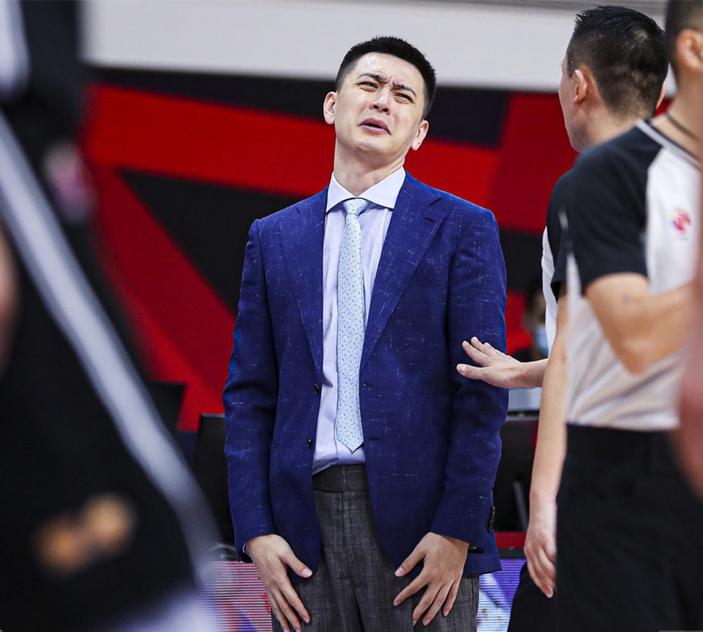 杨鸣被罚款 cba官网发布关于对辽宁本钢队主教练杨鸣缺席赛后新闻发布