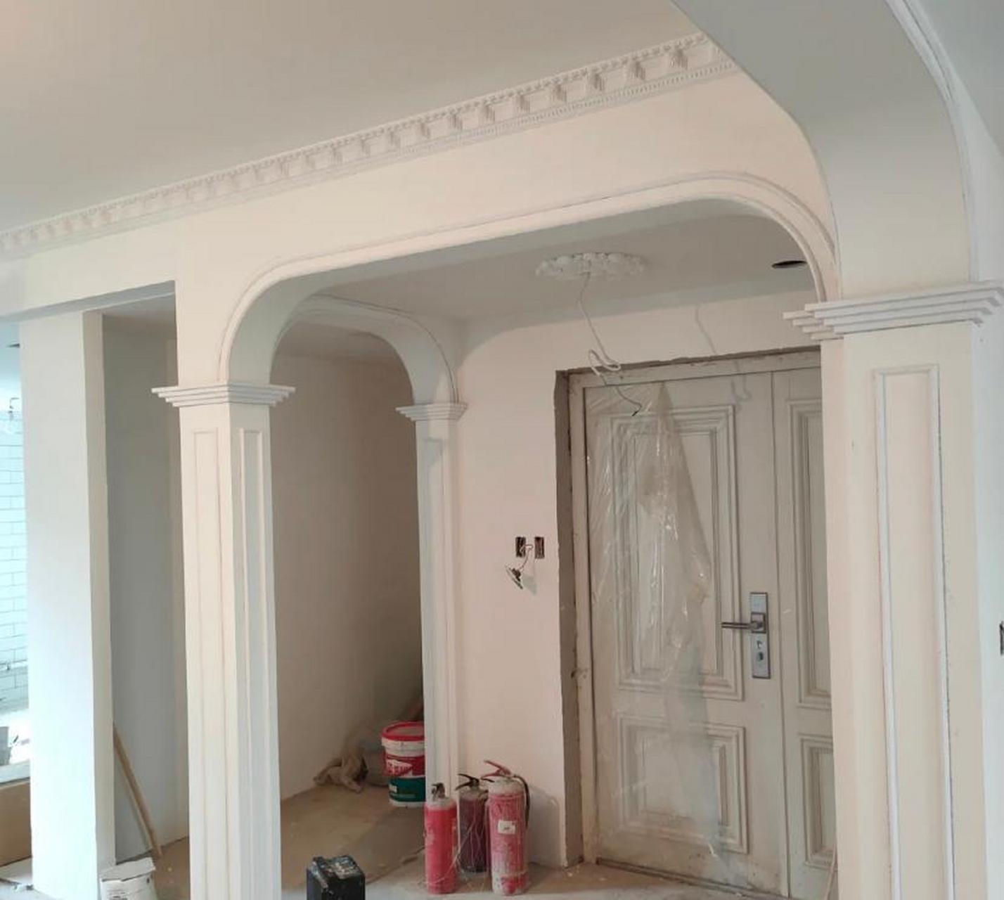 区域划分都可以用拱门垭口来实现,每一次转身,都被眼前框住的景观