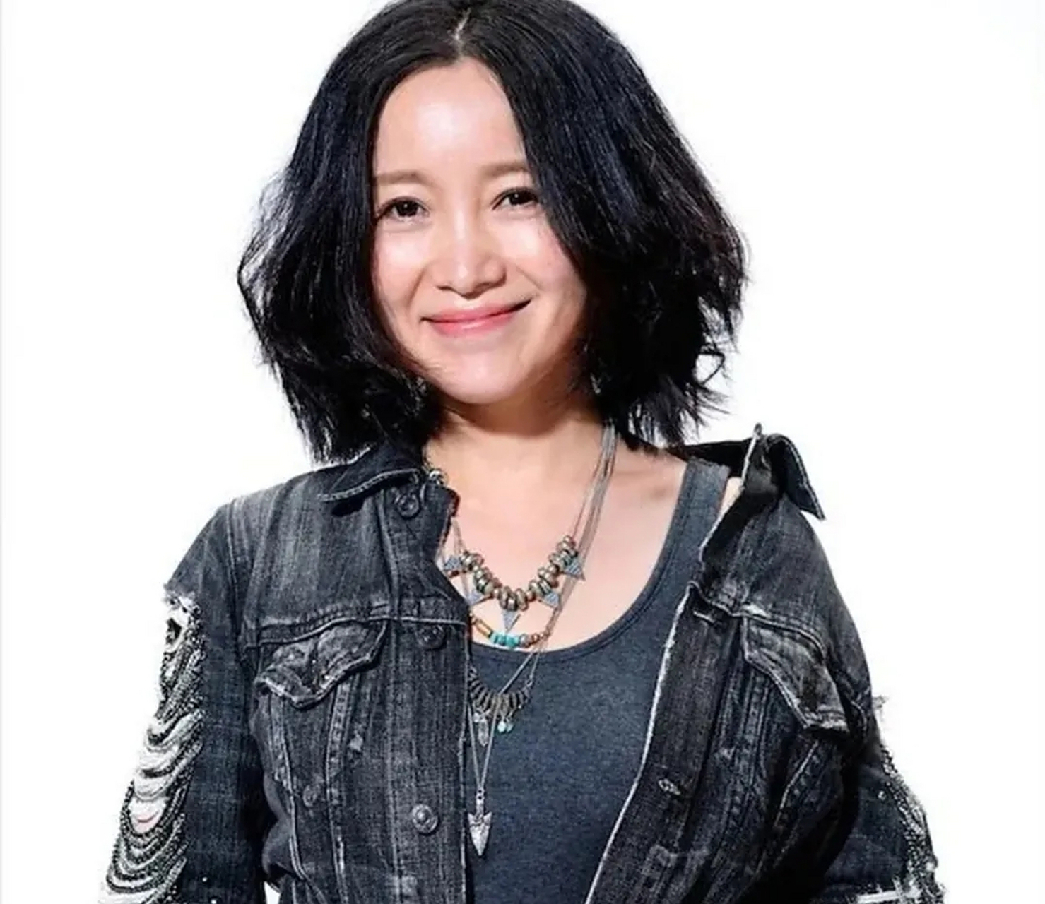 2003年,挺着大肚子的斯琴格日乐对臧天朔的老婆李梅说:"我怀了他的