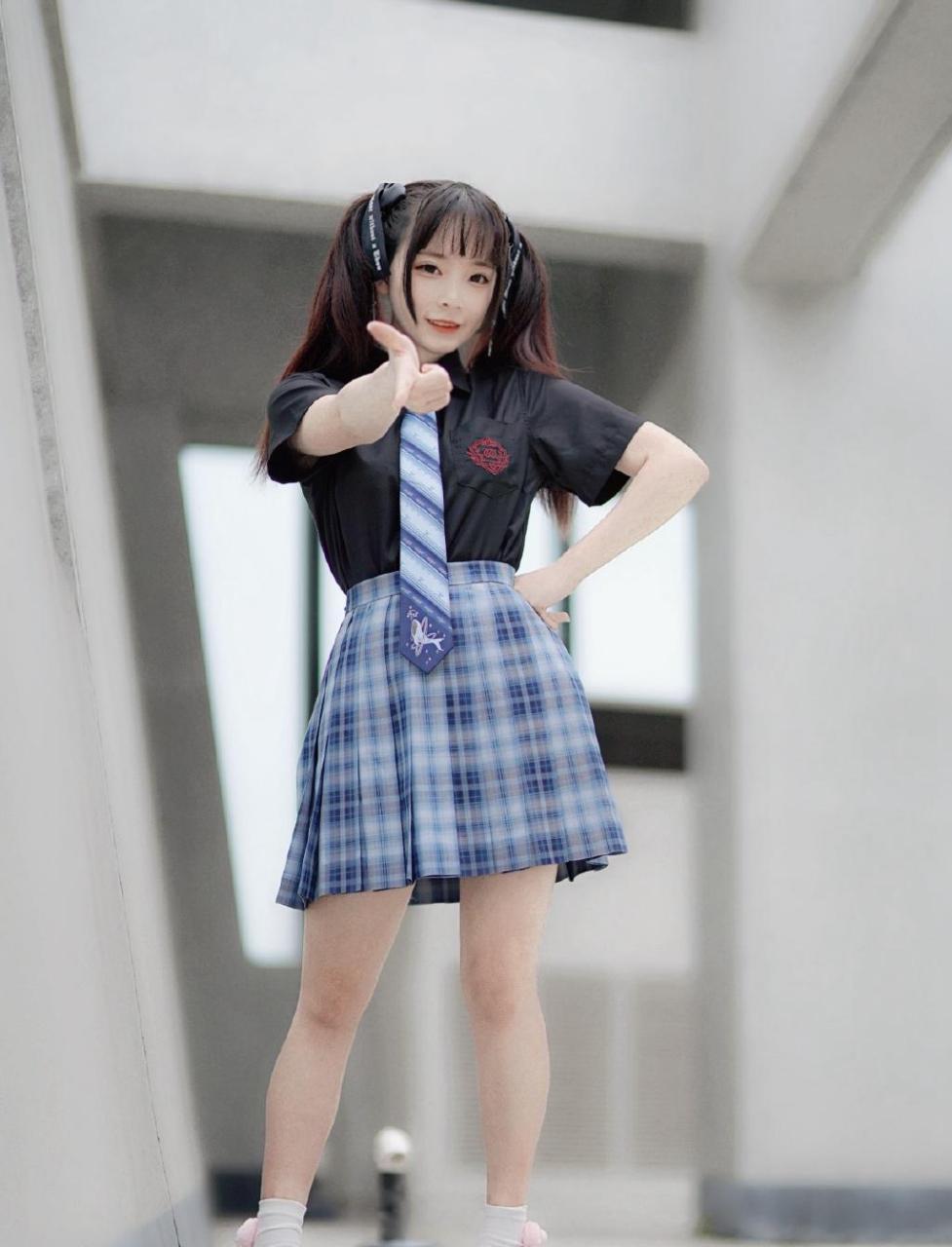 可爱的双马尾少女jk制服写真