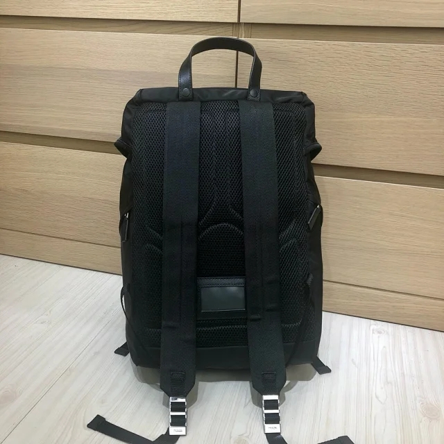 普拉达时尚双肩背包