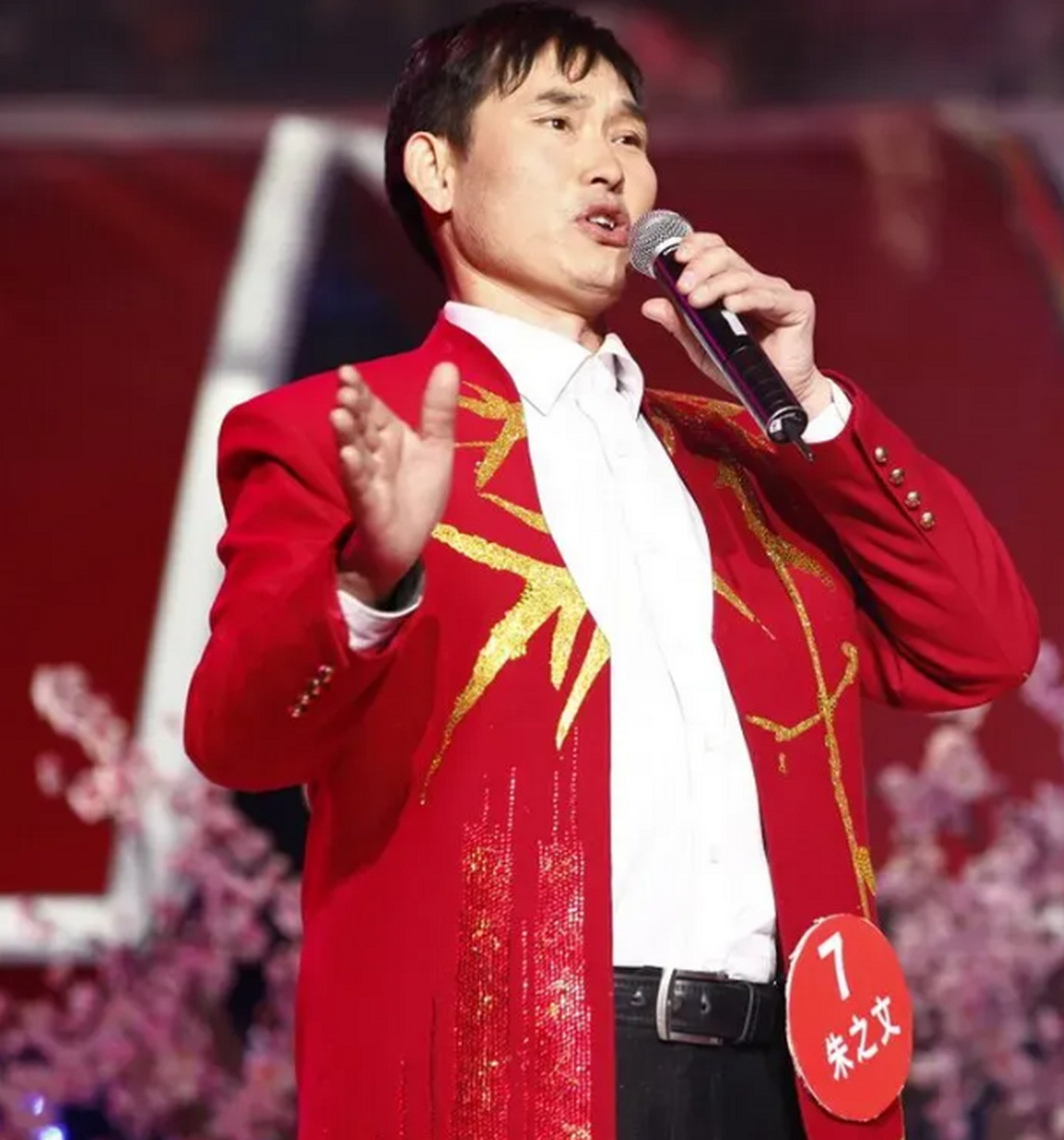 朱大哥这是怎么了?