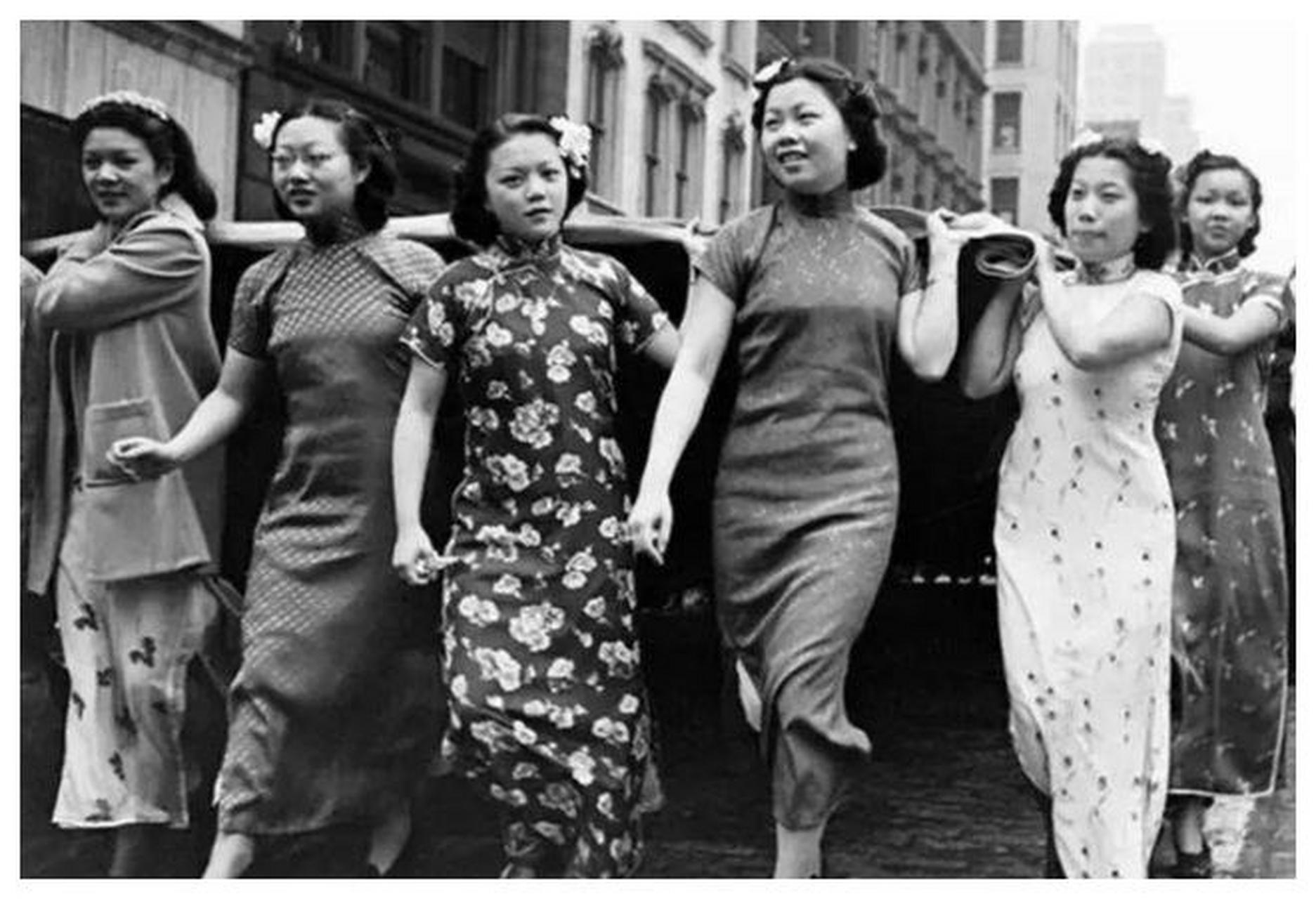 在1920年,中国爆发了一场名为"天乳"的运动,其要求是女性必须穿着高领