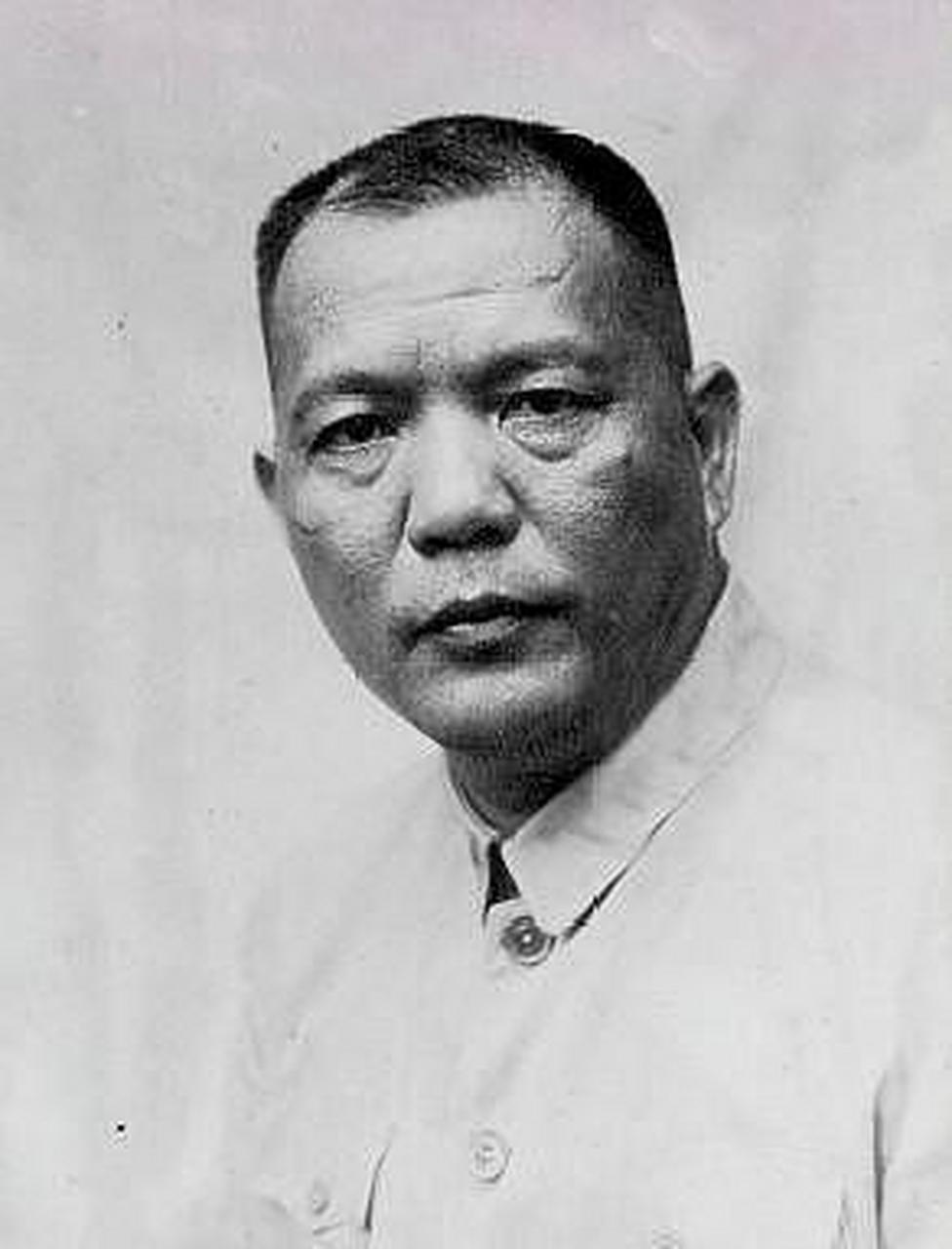 黄绍竑,曾位居新桂系三巨头的第二把交椅,以政治谋略见长,乱世之中