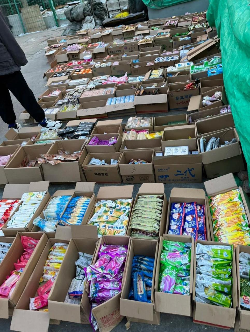 东北的冬天都是这样卖雪糕的[微笑]