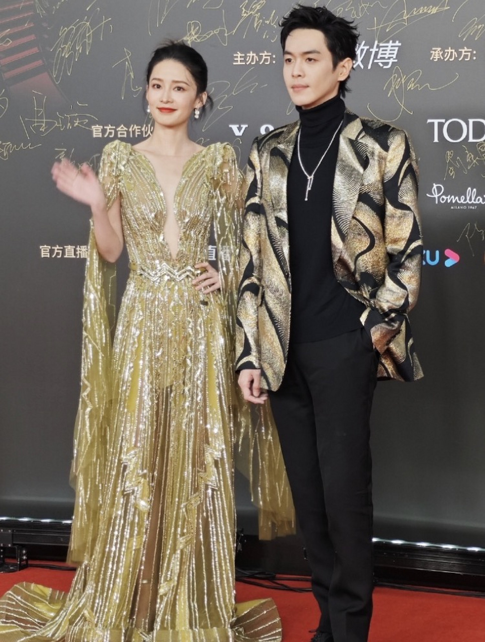 最近李沁和张若昀一起参加了红毯秀
