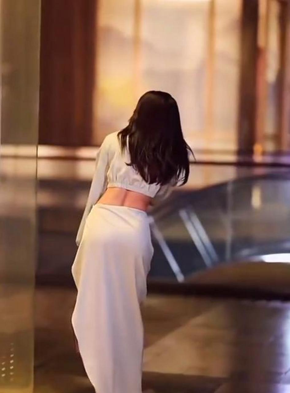 这是网红吃糖吐泡泡吧