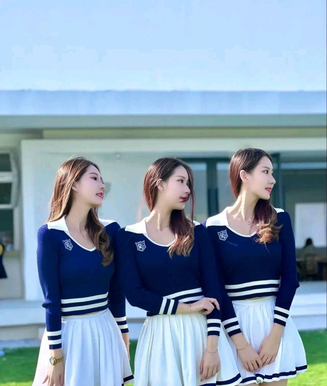 这三个美女据说是三胞胎 这以后她们嫁人了 分辩起来可真麻烦.