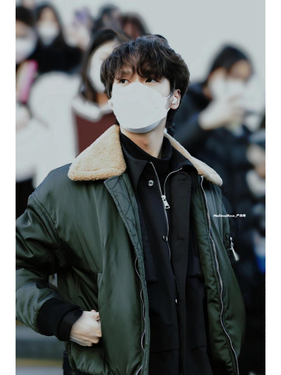 严浩翔最新机场穿搭 严浩翔最新机场穿搭 明星同款