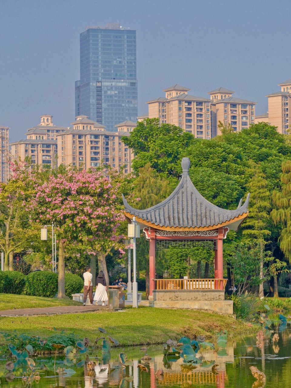 在佛山顺德  青云塔:这座塔是顺峰山公园的标志性建筑之一,历史悠久