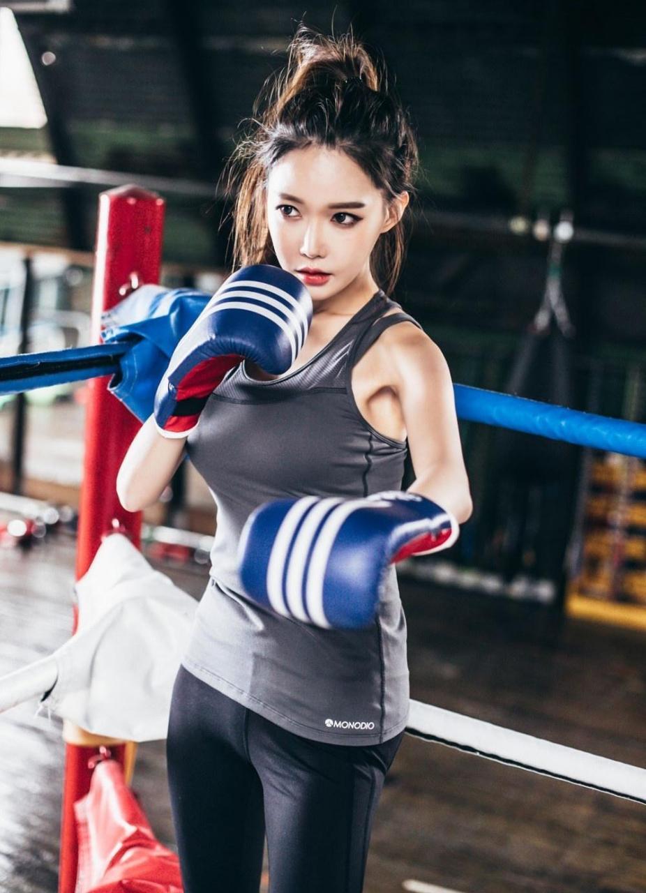 美女模特拍摄运动风写真,曼妙的好身材,比展现出的活力更加迷人