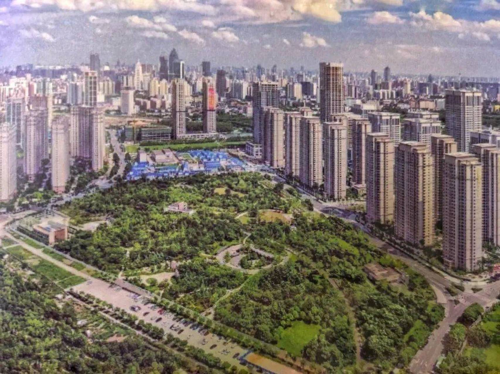 武汉王家墩机场是中国湖北武汉的军民两用机场,始建于1935年,曾屡次