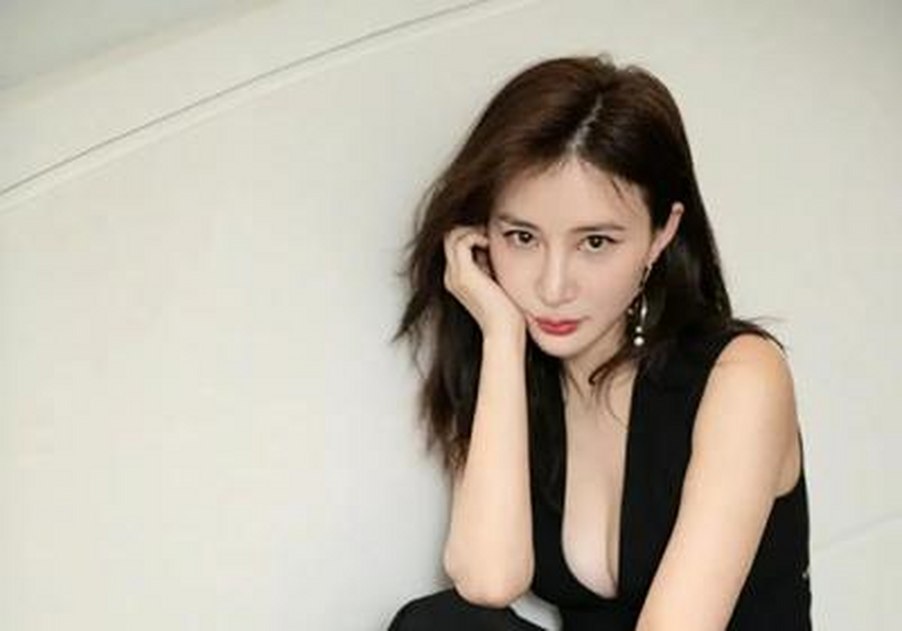 王宝强新女友冯清,世界泳装小姐亚军,而且是公司ceo.
