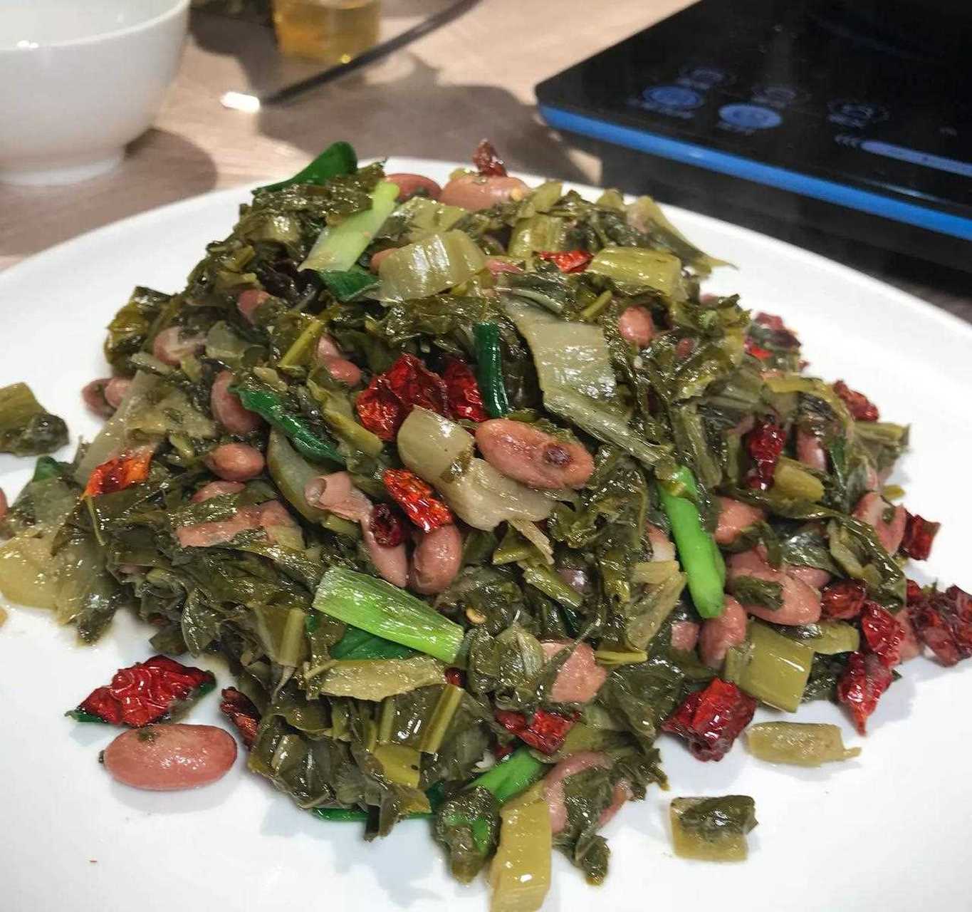 感觉贵州菜就是随随便便一盘酸菜豆米都超级下饭