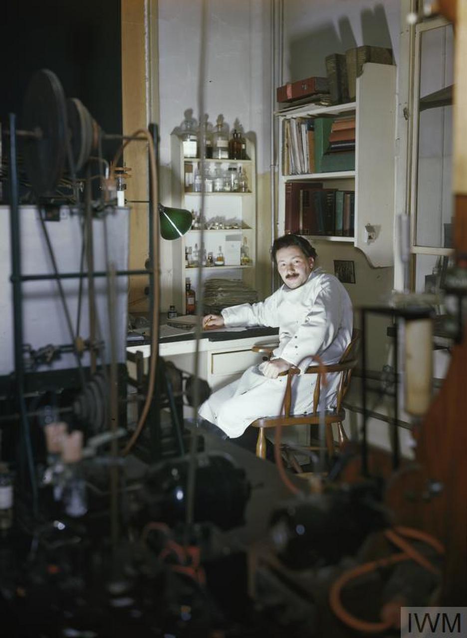 牛津大学威廉·邓恩爵士,病理学学院的e·b·林恩博士,是参与了寻找